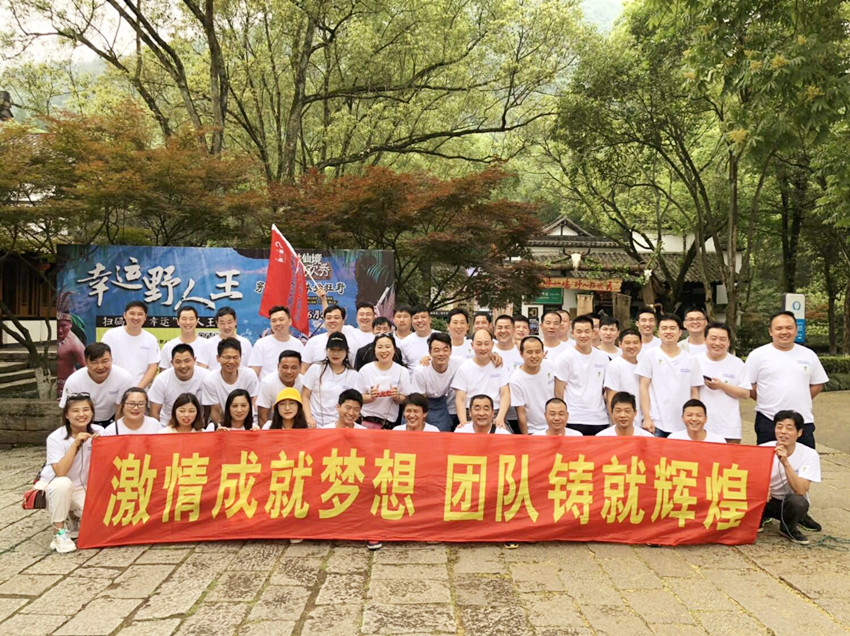 上海思德诺庆制辊，是专业开云（中国）生产厂家,提供开云（中国）包胶定制研磨维修规格型号价格质量及标准的厂家,从事膠輥,高温开云（中国）,MDO开云（中国）,电晕开云（中国）,工业开云（中国）,印染开云（中国）,造纸开云（中国）,防粘开云（中国）,皮革机开云（中国）、纺织开云（中国）、加热开云（中国）、输送开云（中国）、造纸开云（中国）、复膜开云（中国）、涂布开云（中国）,冷却开云（中国）生产批发供应